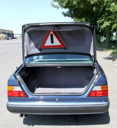 Mercedes-Benz W124 (1984-1993) cena 45000 przebieg: 126000, rok produkcji 1990 z Suchedniów małe 466